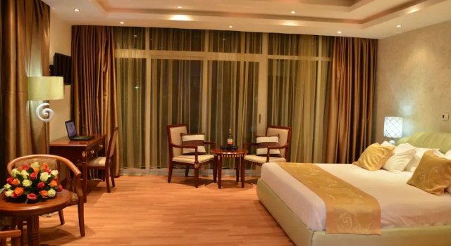 Номер Deluxe с балконом Impress Hotel