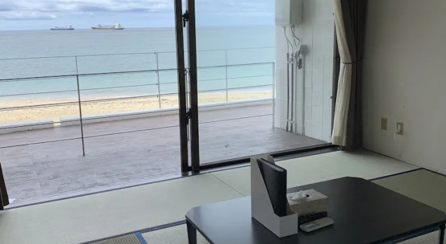 Четырёхместный номер Standard с видом на море Hotel & Restaurant On the Beach Lue