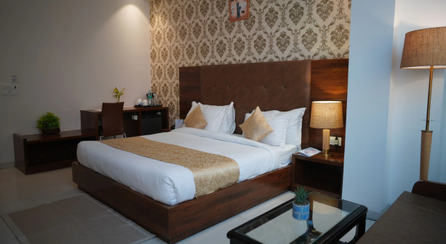 Glt Hotel Radiance, Забронировать Отель Отели Нью-Дели с парковкой, Парковка