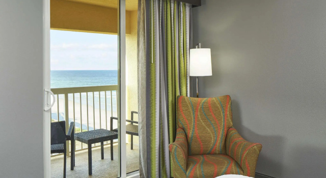 Четырёхместный номер Standard с балконом и с видом на океан Hampton Inn Daytona Beach/Beachfront