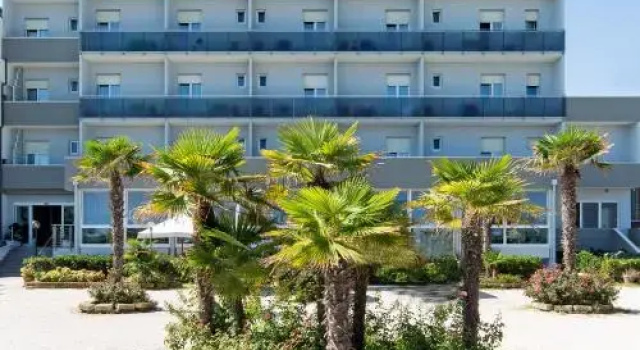 Hotel Tritone, Забронировать Отель Сенигаллия Побережье Марке