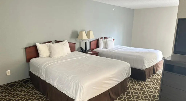 Двухместный люкс MainStay Suites Madison Airport