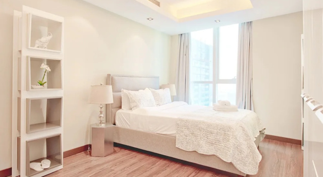 Luton Vacation Home The Torch, Забронировать Апартаменты/квартира Отели Эмирата Дубая с парковкой, рядом с Американский университет в Дубае, Парковка