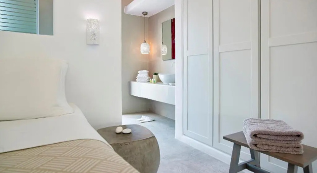 Полулюкс Unique Milos Suites