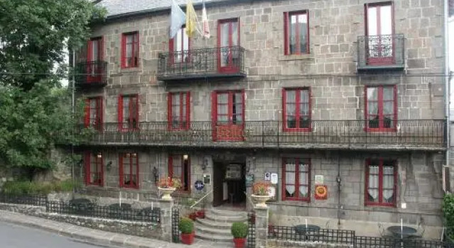 Hostellerie du Beffroy, Забронировать Отель Бес-э-Сент-Анастез Massif du Sancy