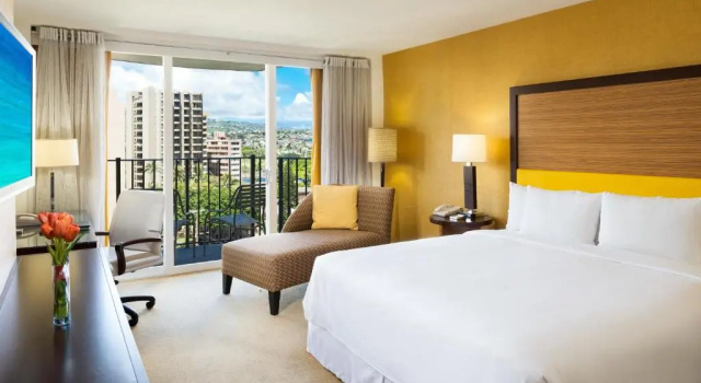 Двухместный номер Premium с видом на горы Hilton Waikiki Beach Resort & Spa