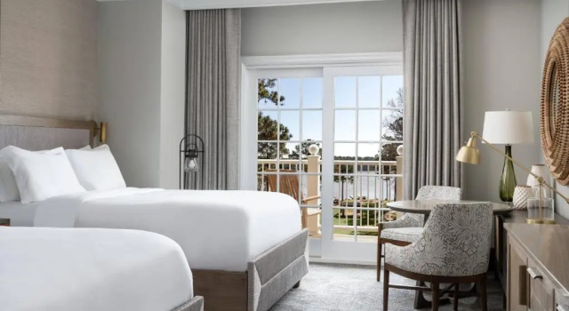 Четырёхместный номер Standard с балконом и с видом на озеро The Ritz-Carlton Reynolds, Lake Oconee