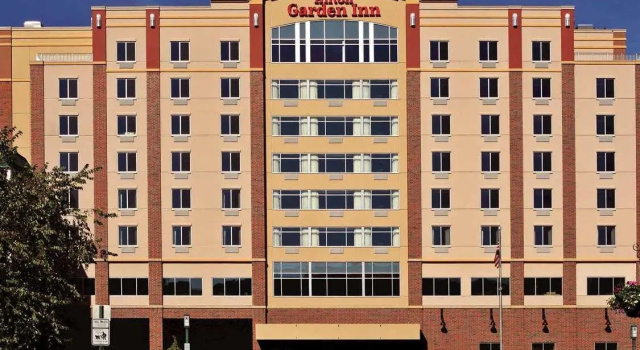 Четырёхместный номер Standard Hilton Garden Inn Mankato Downtown