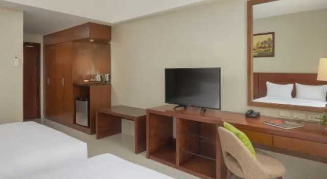 Четырёхместный номер Standard с видом на сад Lima Park Hotel
