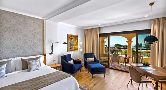 Двухместный полулюкс с балконом и с видом на море The St. Regis Mardavall Mallorca Resort