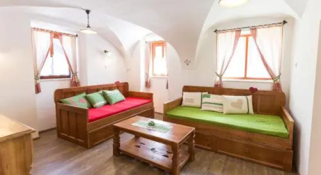 Apartments Petacova Hiša, Забронировать Апартаменты/квартира Отели Краньска-Гора с бассейном, рядом с Mojca 2, Бассейн