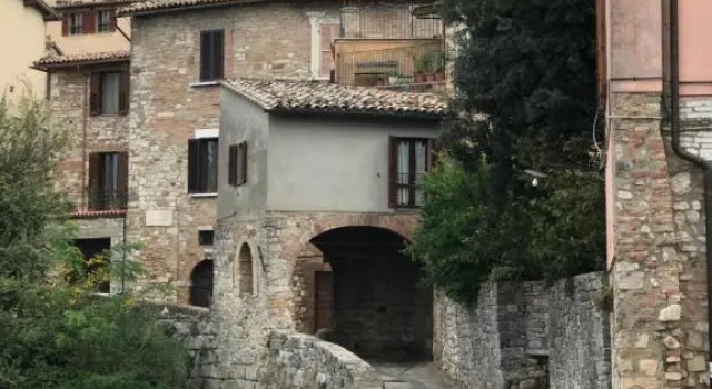 House in Central Todi with Sensational Views of Surrounding Countryside, Book Hotel Todi Umbrien