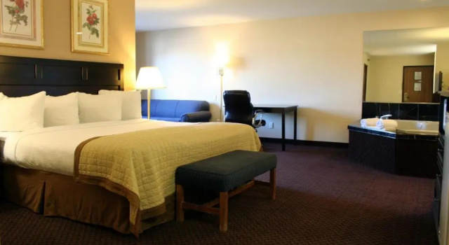 Люкс Baymont by Wyndham Battle Creek Downtown