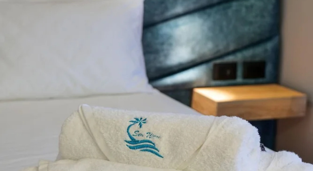 Двухместный номер Standard с частичным видом на море Seawave Hotel