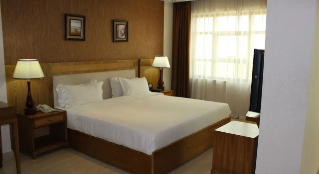 Двухместный номер Standard c 1 комнатой с видом на город City Center Hotel