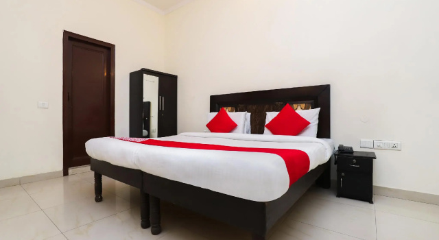 OYO 8467 Hotel Shiv Shakti Inn, Забронировать Отель Отели Нью-Дели с парковкой, Парковка