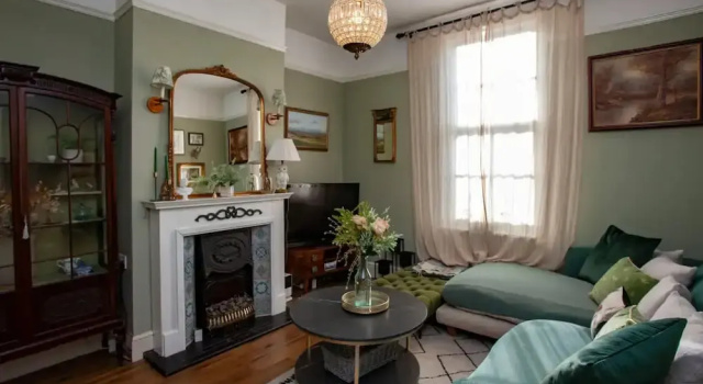 Stylish and Bright 2 Bedroom Flat in Bristol, Забронировать Отель Бристоль Англия, рядом с Студия BBC в Бристоле