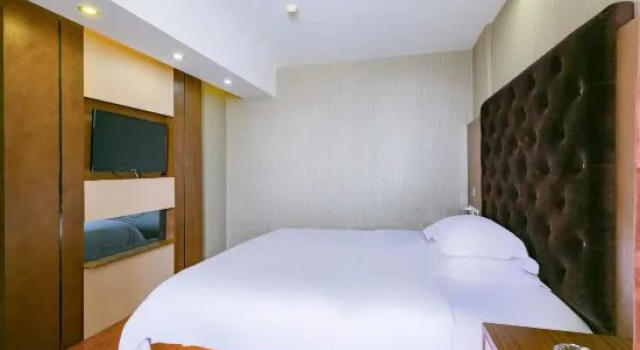 Люкс Business Jingtone Hotel (Laibin City Square Wal-Mart Binjiangyuan)