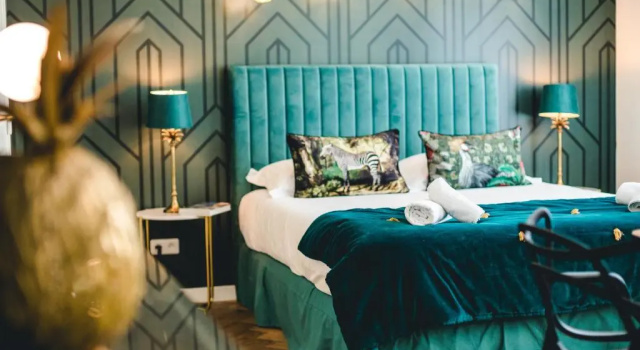 Les Précieuses Suites & Spa I, Забронировать Курортный отель Отели ViaRhona с парковкой, Парковка