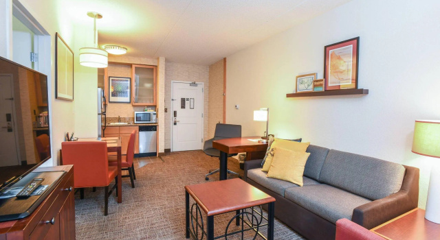 Четырёхместный люкс c 1 комнатой Marriott Cincinnati North