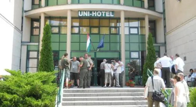 Uni-Hotel Dikotthon, Забронировать Отель Мишкольц 