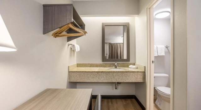 Номер Superior Red Roof Inn Lansing West - MSU