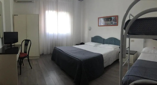 Четырёхместный номер Standard Hotel Capitol