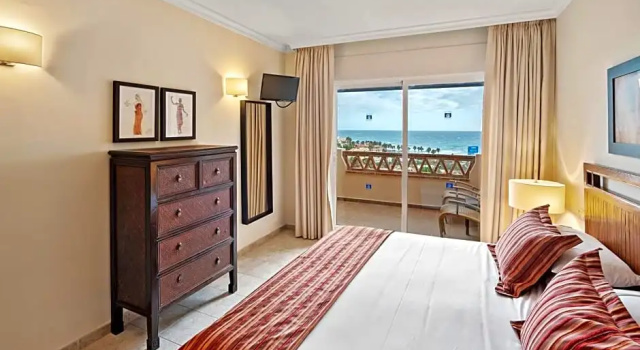 Люкс Premium Plus с 2 комнатами с видом на море Отель Wyndham Grand Costa del Sol