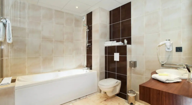 Трёхместный номер Premium Brit Hotel Tours Sud – Le Cheops