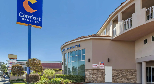 Comfort Inn & Suites Near Universal - N. Hollywood - Burbank