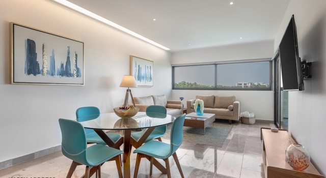 Апартаменты с балконом New and modern 2BR downtown apartment by Happy Address