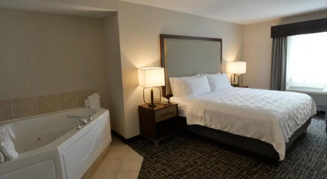 Люкс Holiday Inn Hotel & Suites Minneapolis-Lakeville by IHG
