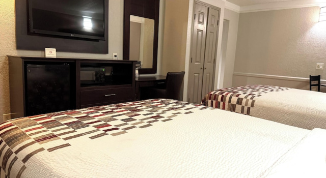 Четырёхместный номер Standard South Houston Inn & Suites Hobby Airport I 45