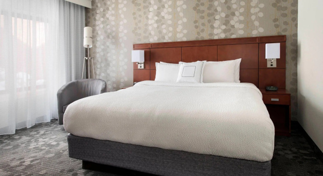 Двухместный люкс c 1 комнатой Courtyard by Marriott Boston Norwood/Canton