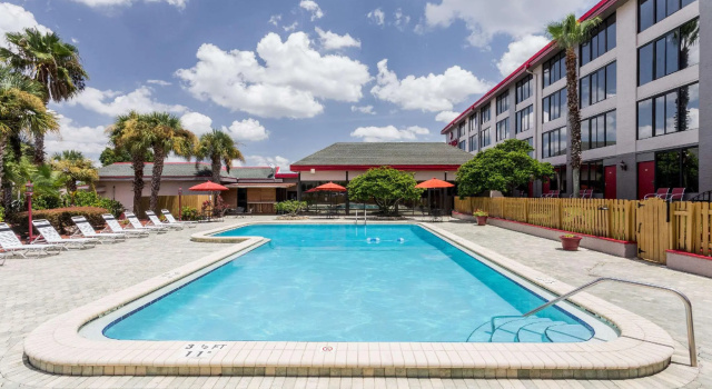 Кровать в общем номере Best Western Premier Lakeland North