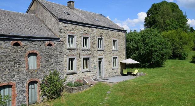 Cozy Holiday Home in Bastogne With Garden, Забронировать Отель Отели Люксембурга с парковкой, Парковка