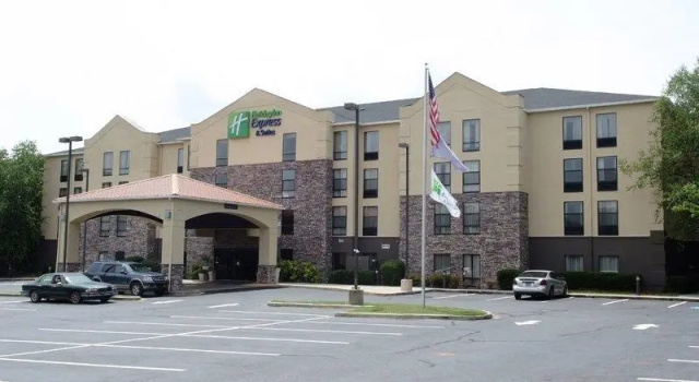 Четырёхместный номер Standard Holiday Inn Express Hotel & Suites Blythewood by IHG