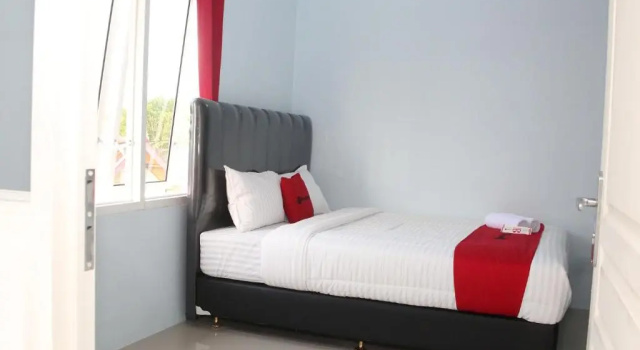 RedDoorz Syariah near Suncity Mall Madiun, Boek Hotel Madiun East Java