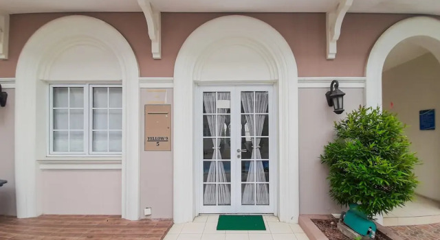 Best Deal Studio at Alesha Vanya Park Guest House (Sharing Bathroom), Брондау Гостьхаус Legok қаласындағы қонақ үйлер, Гостьхаус