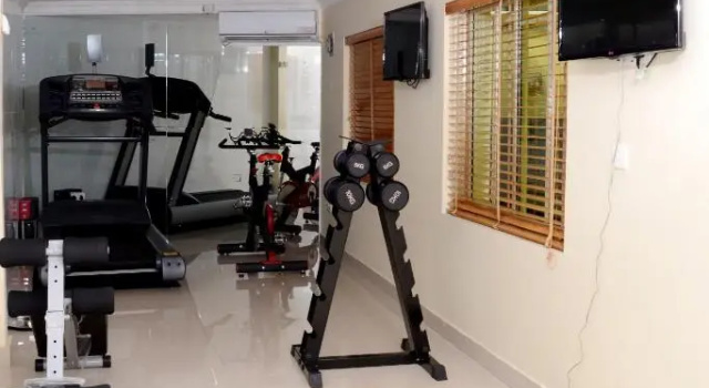 KSF Place now HOFTAN APARTMENT LTD Alaka, Забронировать Апартаменты/квартира Суру-Лер Ijesa-Tedo