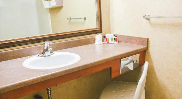 Четырёхместный номер Standard Stony Plain Inn & Suites