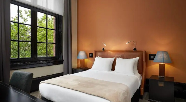 Номер Standard The College Hotel Amsterdam, Autograph Collection
