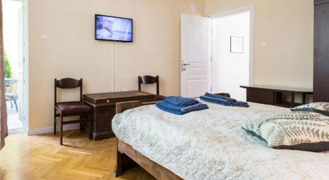 Bright and Cozy 2BD. Flat in Plovdiv City Centre, Забронировать Отель Отели области Пловдива с парковкой, рядом с Hisar Kapia, Парковка