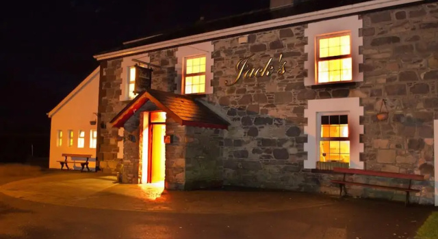 Jacks Coastguard Cottage Vacation home, Забронировать Дом для отпуска Гленби Ring of Kerry