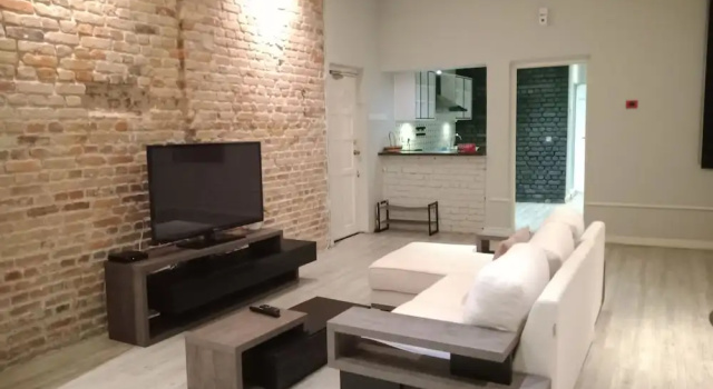 Четырёхместный люкс Executive Reggae Mansion Hostel