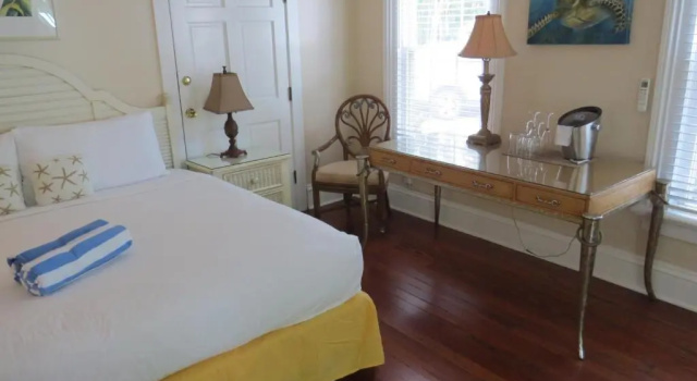 Люкс с видом на бассейн Ambrosia Key West
