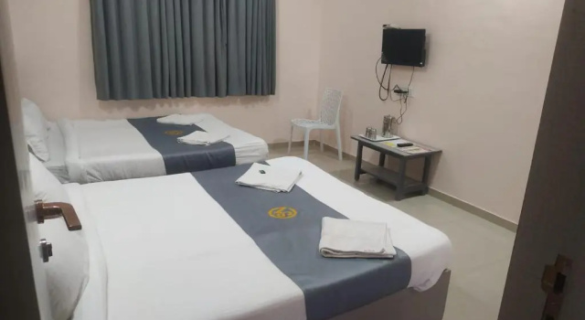 Hotel Sai Ashray, Забронировать Отель Ширди штат Махараштра, рядом с Храм Шри-Адинат-Шетамбер-Джайн