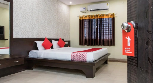 Lavish By FabHotel
