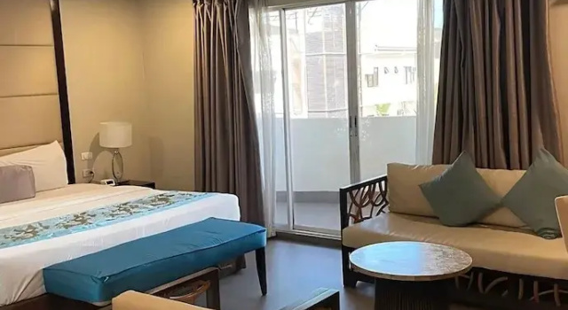 Номер Deluxe с балконом Goldberry Suites & Hotel Mactan
