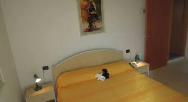 Апартаменты Homely one Bedroom Flat With Side sea View